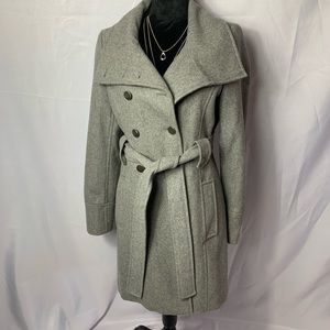 NY&Co wool coat is in excellent condition. 65% wool, 26% polyester, 9% rayon.